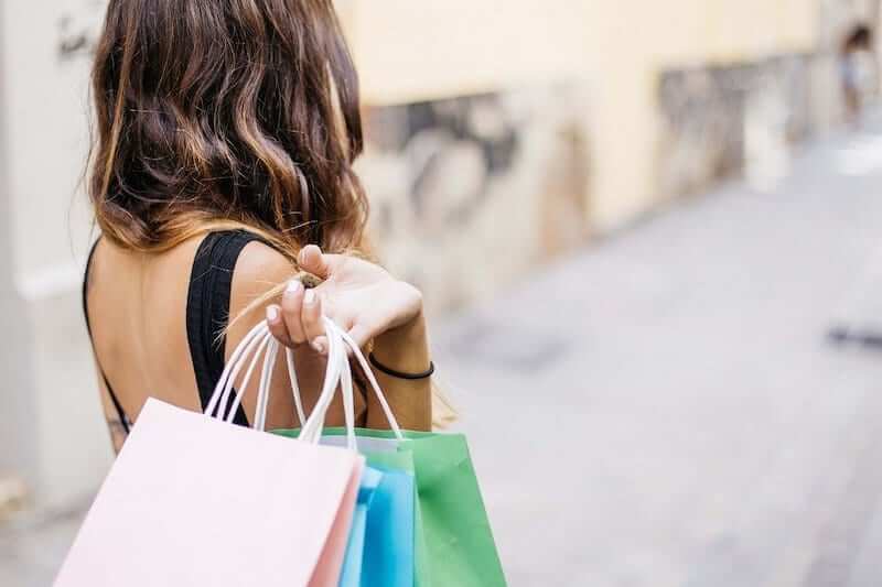 You can combat dental anxiety before an appointment by distracting yourself, for example by going shopping.